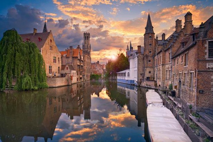 Kiến trúc của Bruges là minh chứng sống động cho lịch sử hàng thế kỷ của thành phố này.
