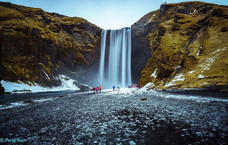 Skógafoss có thể dễ dàng tiếp cận và đến được từ Reykjavik trong vài giờ bằng ô tô.
