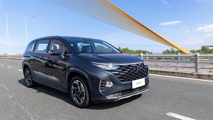 Giá xe Hyundai Custin niêm yết và lăn bánh tháng 2/2024 - 11