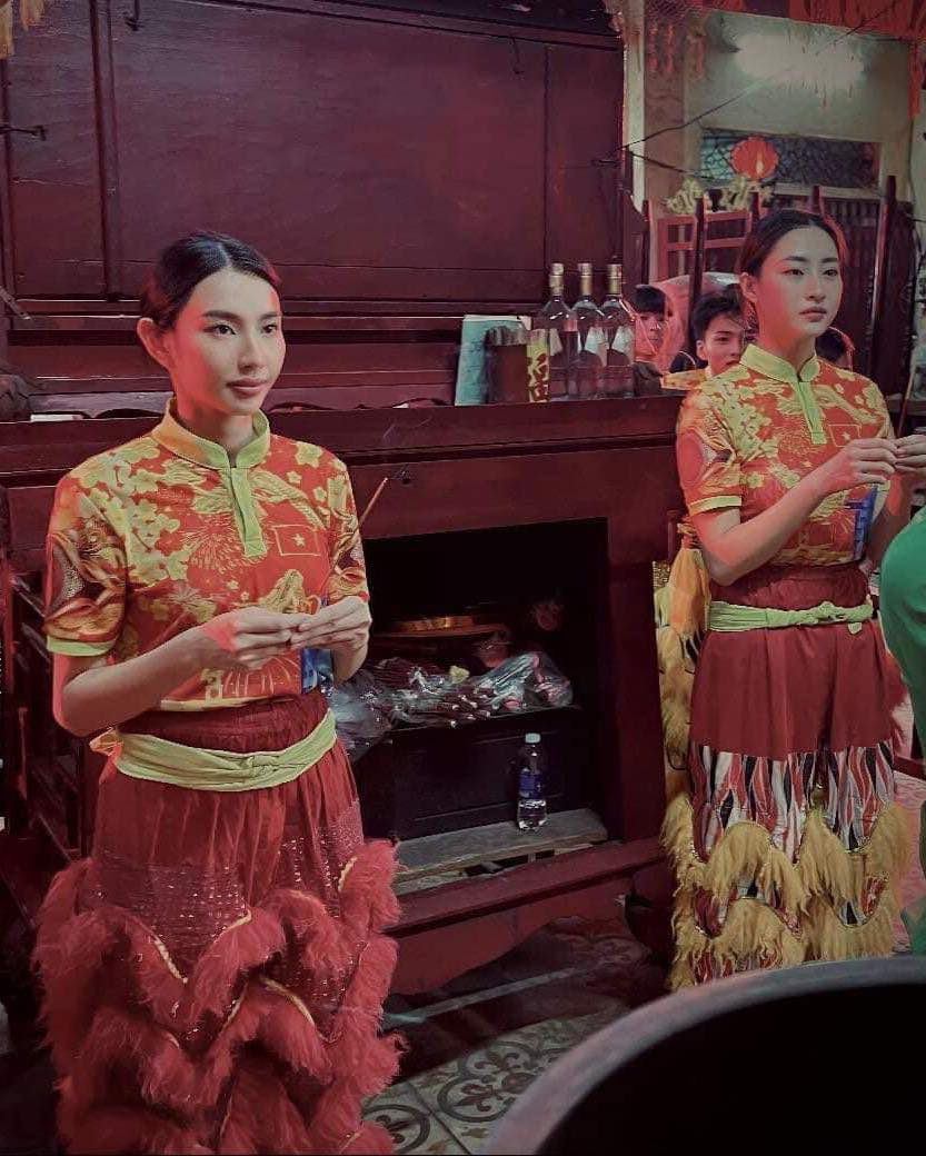 Hoa hậu Thùy Tiên, Lương Thùy Linh biểu diễn múa lân đường phố gây xôn xao - 2