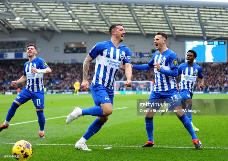 Brighton vùi dập Crystal Palace