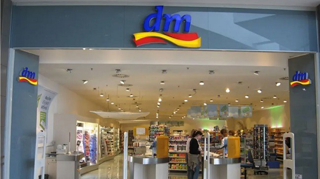 Dm-drogerie markt là chuỗi cửa hàng thuốc hàng đầu tại Đức, được thành lập vào năm 1973.
