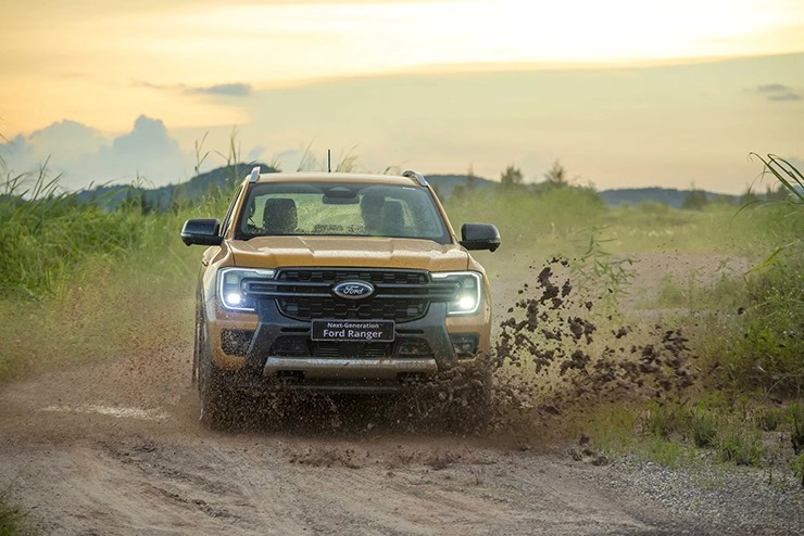 Giá xe Ford Ranger niêm yết và lăn bánh tháng 2/2024 - 15