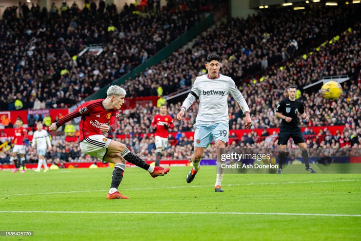 Garnacho lập cú đúp trước West Ham