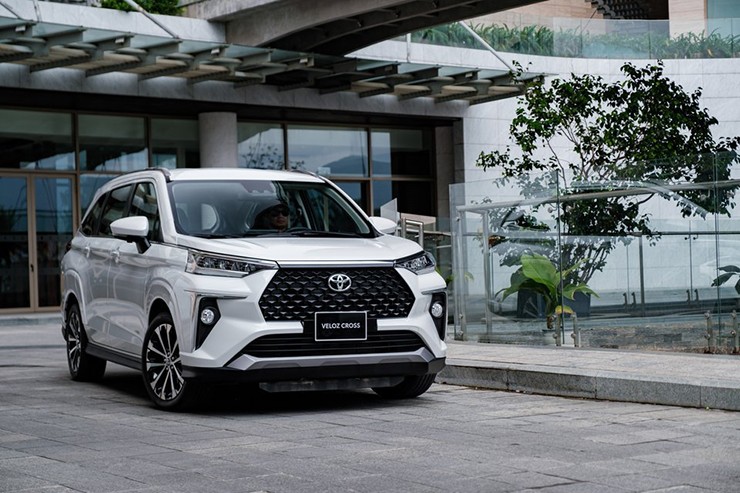 Giá xe Toyota Veloz Cross niêm yết và lăn bánh tháng 2/2024 - 2