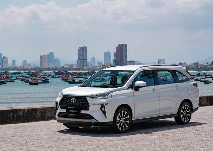 Giá xe Toyota Veloz Cross niêm yết và lăn bánh tháng 2/2024 - 1