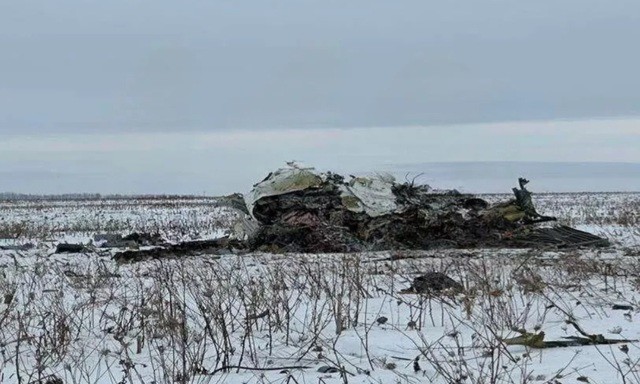 Một phần xác máy bay Il-76 rơi tại tỉnh Belgorod ngày 24-1. Ảnh: RIA Novosti