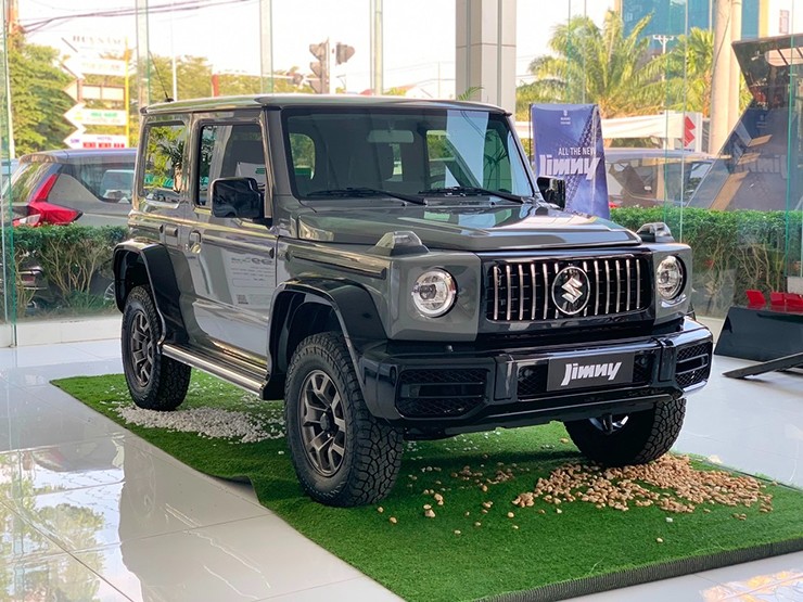 Đại lý Việt Nam chào bán Suzuki Jimny độ kiểu G 63 giá 999 triệu đồng - 1