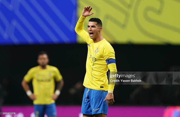 Ronaldo tái xuất buồn: Tịt ngòi từ đầu năm 2024, phản ứng giận dữ rồi bị thẻ vàng - 9