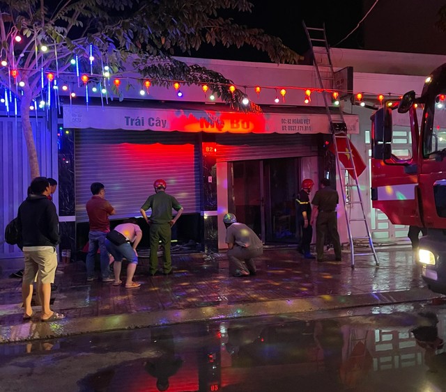 Lực lượng cứu hỏa khống chế một đám cháy trong đêm giao thừa
