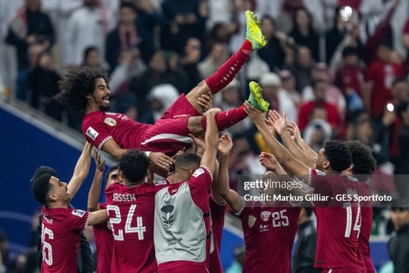 ĐT Qatar xưng vương Asian Cup: Báo quốc tế khen Afif, fan châu Á không phục