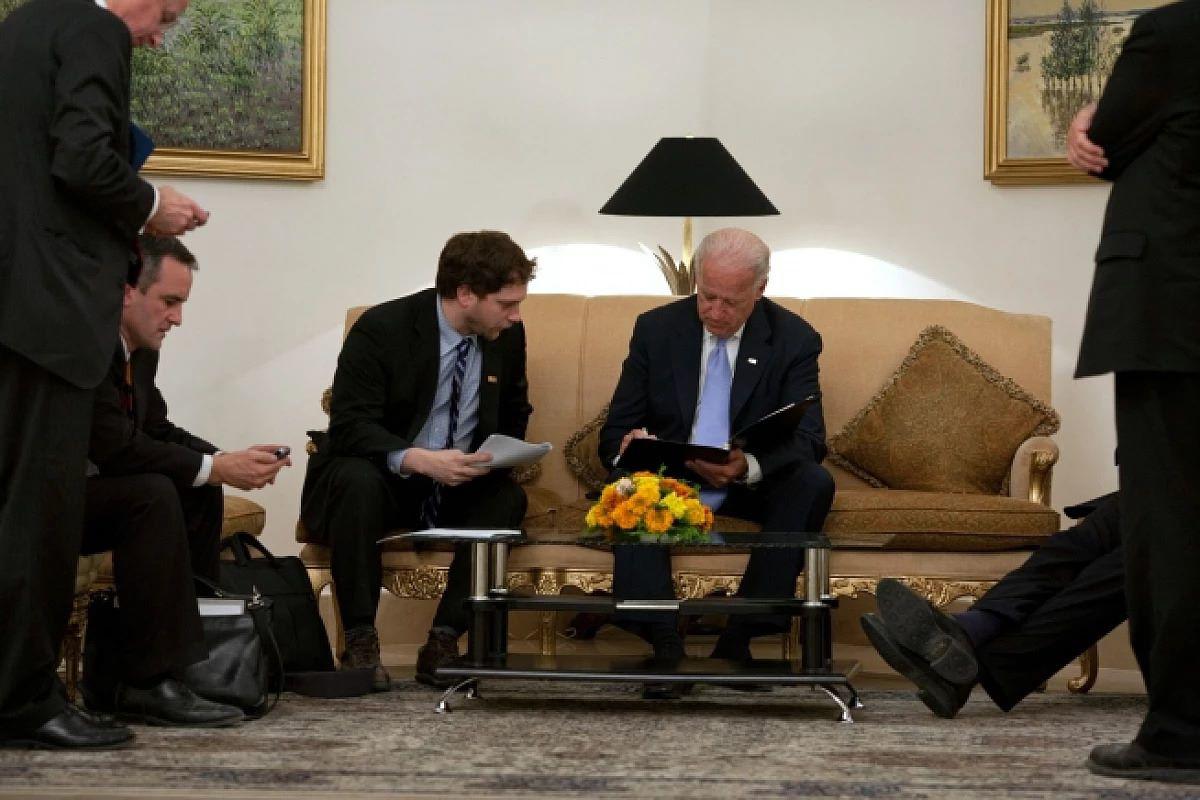 Ông Jon Finer đang họp với Tổng thống Mỹ Biden (ảnh: CNN)