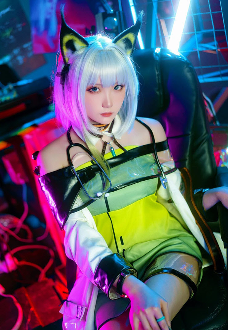 Màn cosplay đẹp “cuốn mắt” của cô nàng Kal’tsit trong game Arknights - 7