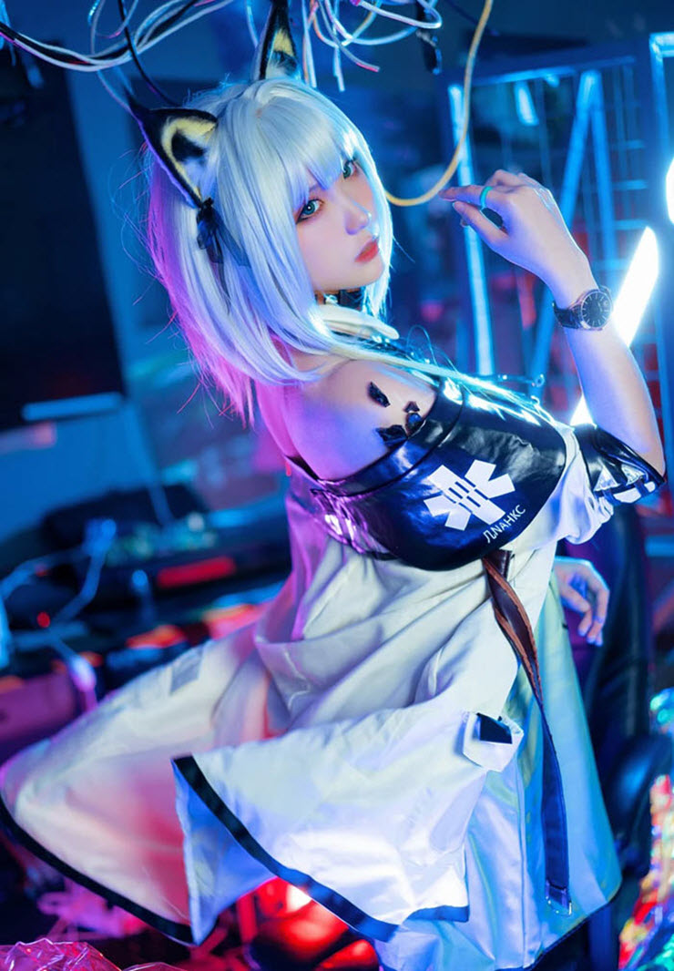 Màn cosplay đẹp “cuốn mắt” của cô nàng Kal’tsit trong game Arknights - 8