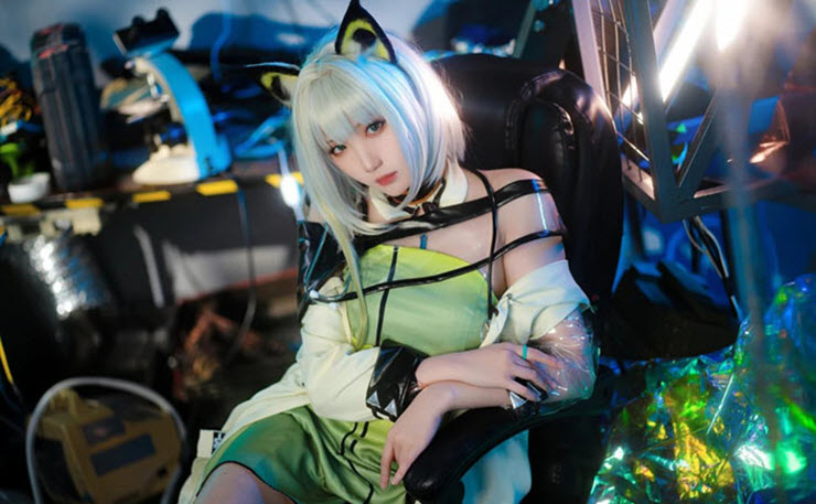 Màn cosplay đẹp “cuốn mắt” của cô nàng Kal’tsit trong game Arknights - 13