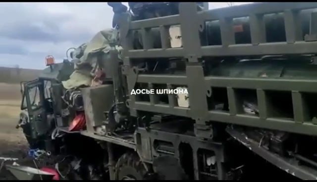 Bệ phóng của tổ hợp phòng không S-350 Vityaz bị hư hại do trúng mìn.