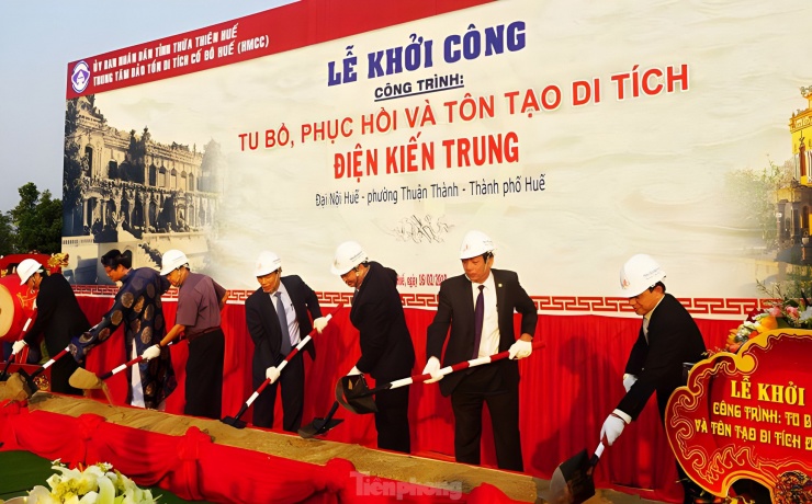 Năm 2013, tỉnh TT-Huế khởi động dự án nghiên cứu phục hồi điện Kiến Trung. Tháng 2/2019, dự án trùng tu phục hồi và tôn tạo điện Kiến Trung được khởi công, với tổng mức đầu tư gần 124 tỷ đồng, tập trung vào các hạng mục trùng tu, tôn tạo công trình trong khuôn viên di tích ngôi điện như tường bao nền, hệ thống lan can, tu bổ lầu Kiến Trung, sân Tiền Viên và Hậu Viên, cùng các công trình nhỏ xung quanh và hệ thống hạ tầng kỹ thuật, cây xanh…