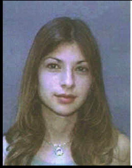 Thi thể Megan Barroso được tìm thấy dưới khe núi cao 15m.