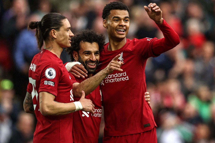 Liverpool đang dẫn đầu cuộc đua một cách khó nhọc