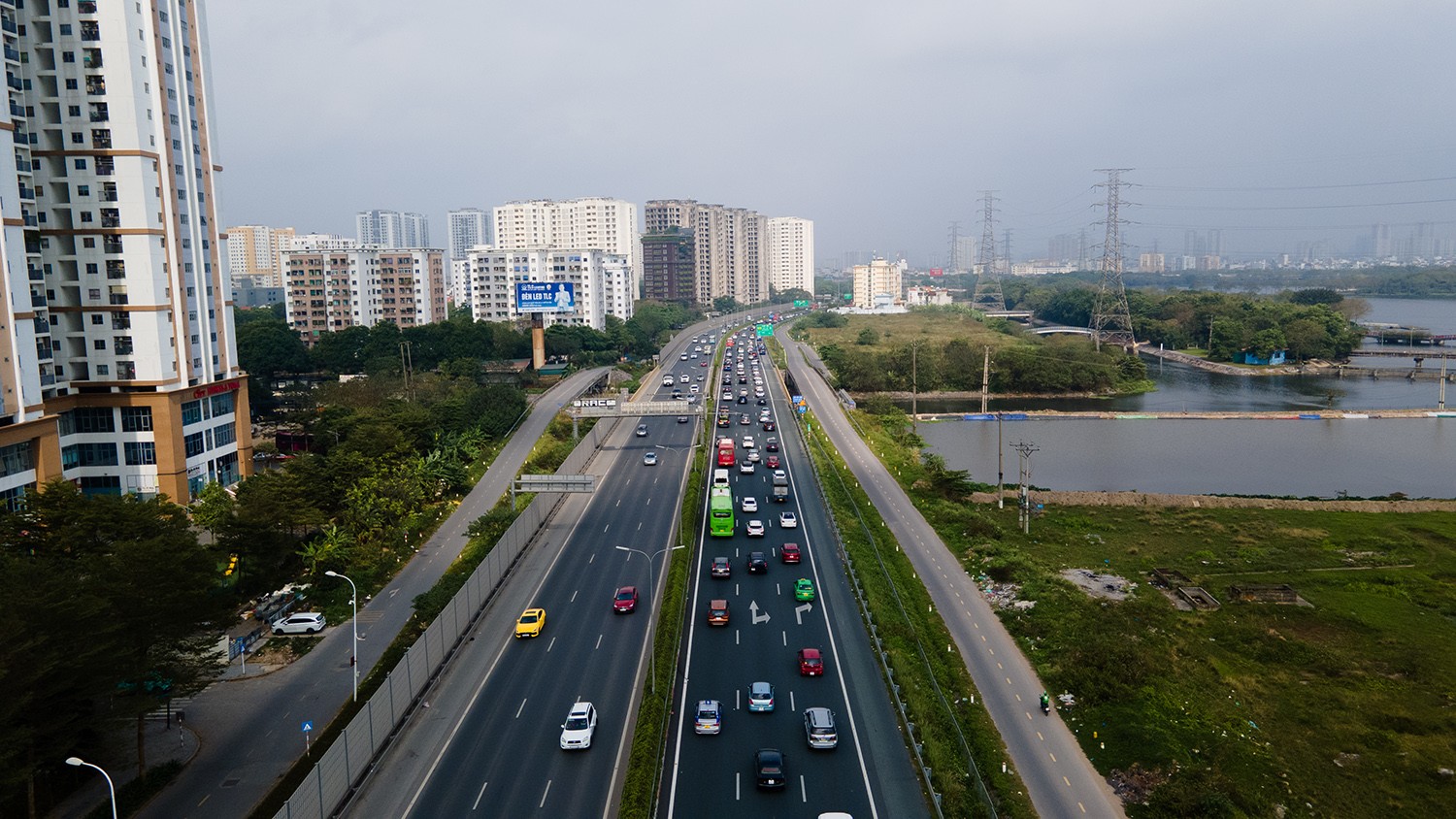 Ngày 14/2, là ngày cuối cùng của kỳ nghỉ lễ kéo dài 7 ngày của Tết Giáp Thìn, các cửa ngõ ra, vào Thủ đô thông thoáng, giao thông diễn ra khá thuận lợi.