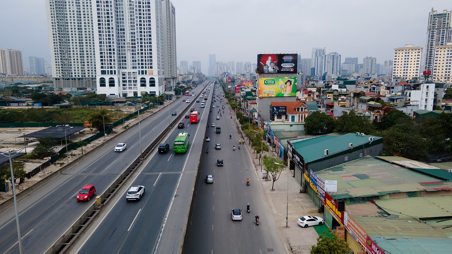 &nbsp;Đường vành đai 3 trên cao, các phương tiện đi lại an toàn, thuận tiện