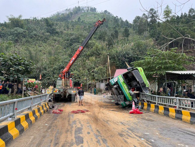 Cơ quan chức năng đang điều tra, làm rõ nguyên nhân vụ tai nạn.