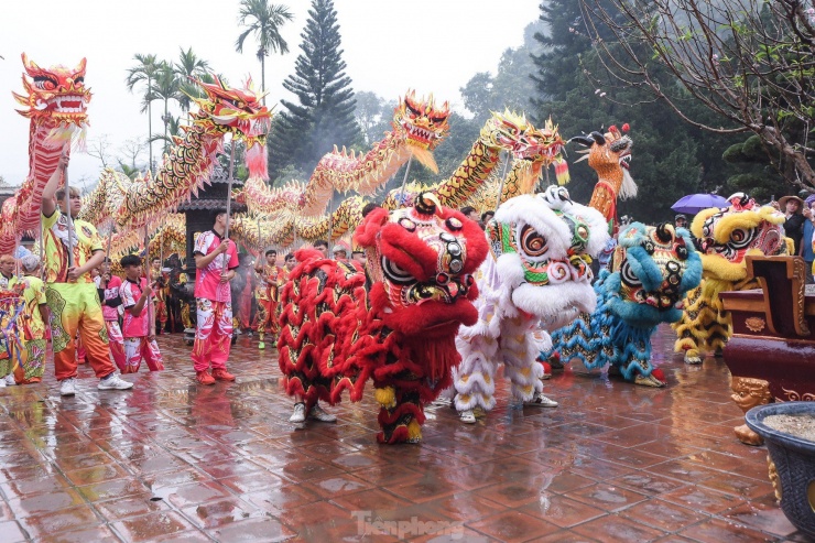 Phát biểu tại lễ khai hội, ông Đặng Văn Cảnh - Phó Chủ tịch UBND huyện Mỹ Đức, Trưởng Ban Tổ chức Lễ hội chùa Hương năm 2024 - nhấn mạnh lễ hội chùa Hương là một lễ hội giàu tính nhân văn, ý nghĩa tâm linh sâu sắc.