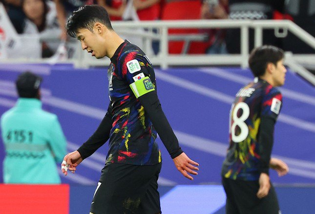 Son Heung-min cân nhắc từ giã ĐTQG sau khi HLV Klinsmann ưu ái Lee Kang-in