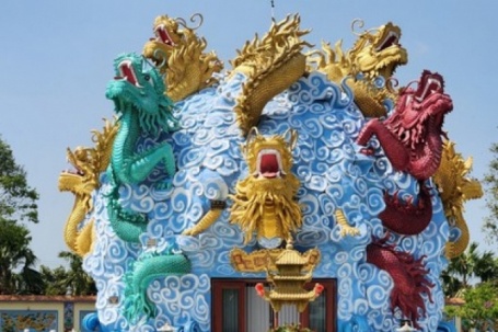 Ngôi chùa có “9 con rồng uốn lượn trên mặt nước” ở Châu Đốc