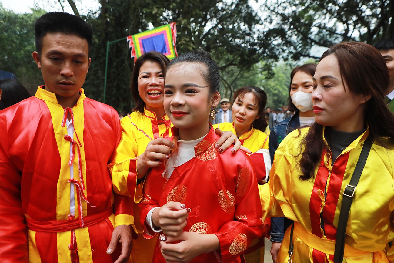 "Nếu bị đoàn khác cướp mất 'tướng bà', không những gia đình và cả xã phải chung tiền chuộc lại mà còn coi như bị xui xẻo cả năm", ông Nghiêm Văn Điệp cho biết.