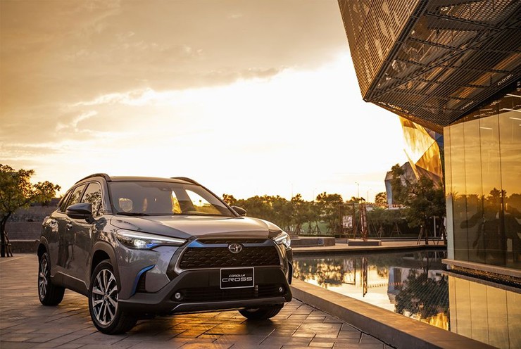 Giá xe Toyota Corolla Cross niêm yết và lăn bánh tháng 2/2024 - 11