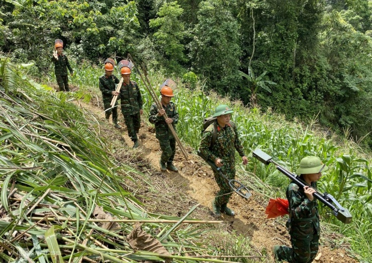 &#39;Ăn gió nằm sương&#39; rà mìn chiến tranh biên giới phía Bắc - 2