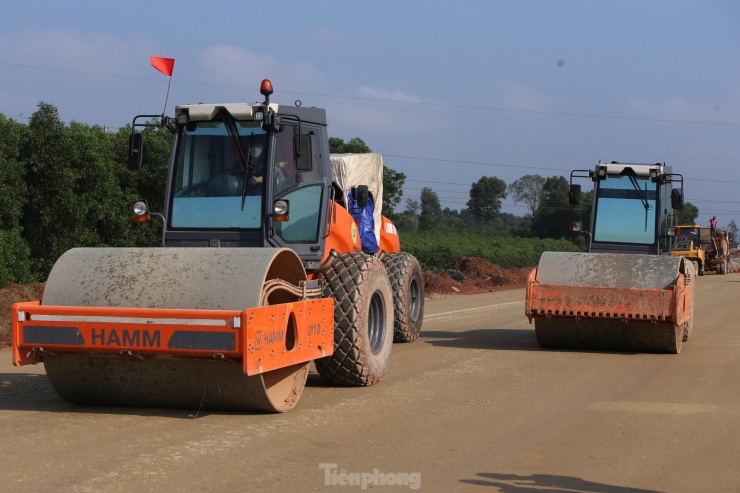 Nhộn nhịp công trường cao tốc Bắc - Nam đoạn qua Hà Tĩnh ngày đầu năm - 5