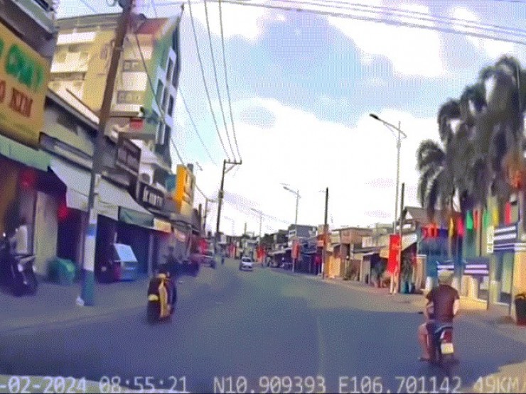 Clip: Thể hiện kỹ năng "siêu dẻo" lái xe máy, thanh niên cày mặt xuống đường