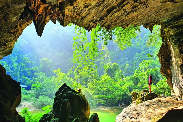 Tour du lịch khám phá hang động Tú Làn