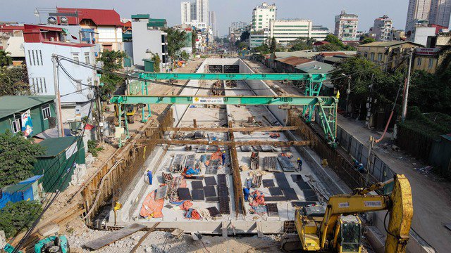 Cùng với công trình hầm chui Kim Đồng, dự án Vành đai 2,5 có tổng chiều dài theo quy hoạch ban đầu là 19,41 km, quy mô mặt cắt ngang từ 40-50 m sẽ góp phần giải phóng tình trạng ùn tắc giao thông trong khu vực. Sau gần 1 năm thi công, dự án đã hoàn thành được nhiều hạng mục lớn. Khi hoàn thành sẽ giải quyết được nhiều vấn đề "nóng" về giao thông, giao thương cho khu vực này