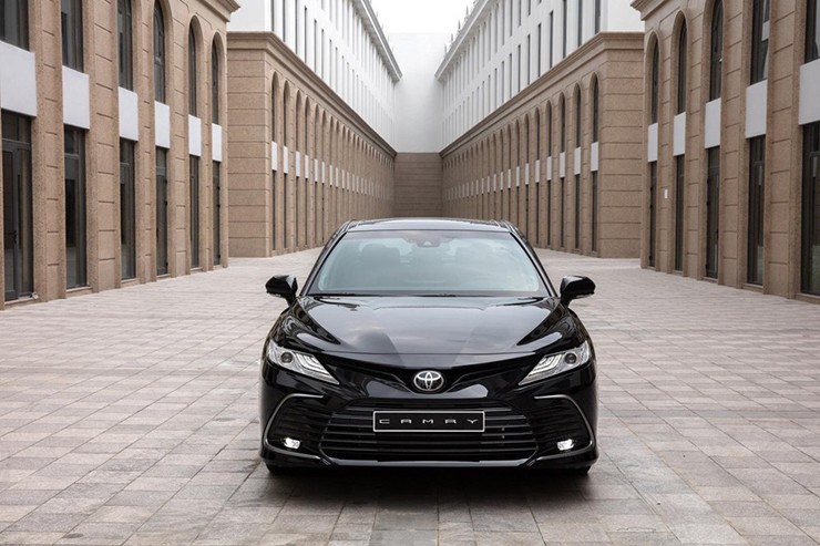 Giá xe Toyota Camry niêm yết và lăn bánh tháng 2/2024 - 8