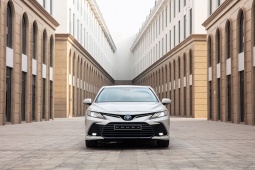 Giá xe Toyota Camry niêm yết và lăn bánh tháng 2/2024