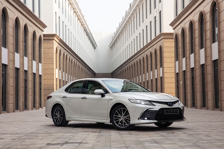 Giá xe Toyota Camry niêm yết và lăn bánh tháng 2/2024 - 2