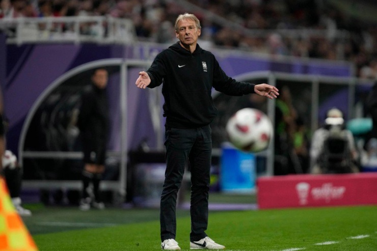 Ông Klinsmann bị đánh giá là thiếu ý tưởng chiến thuật trong trận Hàn Quốc thua Jordan 0-2 tại bán kết Asian Cup 2023. Ảnh: AP.