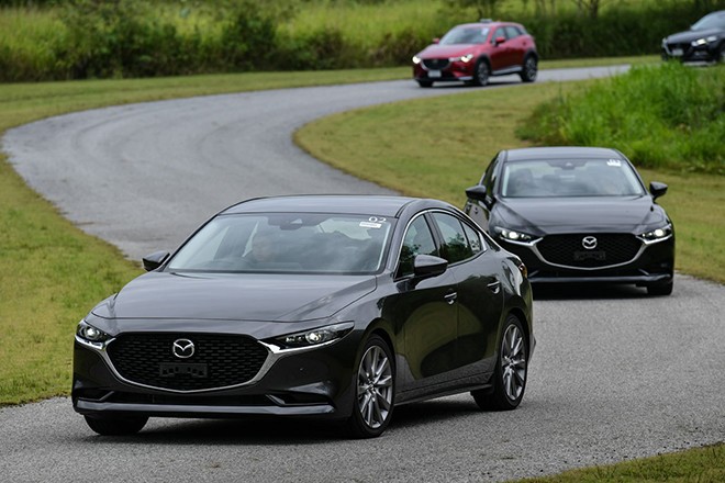 Giá xe Mazda3 niêm yết và lăn bánh tháng 2/2024 - 1