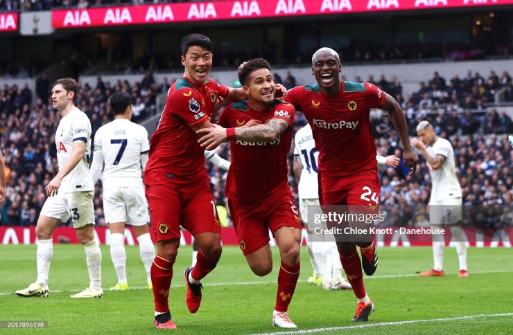 Tottenham thua sốc Wolves trên sân nhà