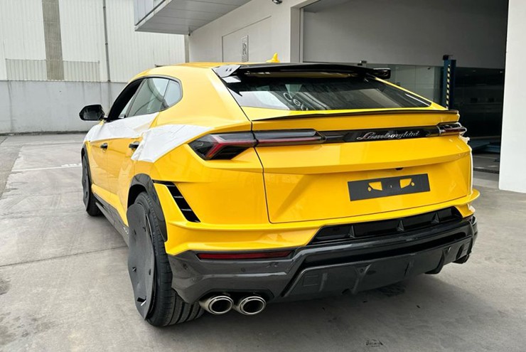 Doanh nhân Nguyễn Quốc Vũ tặng vợ siêu SUV Lamborghini Urus Performante - 2