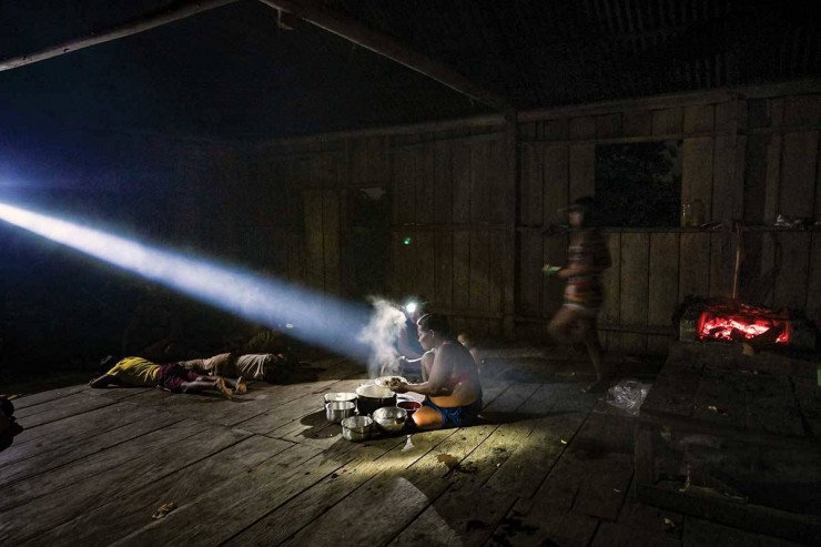 Bên trong một căn nhà của người Kanamari. Ảnh: National Geographic