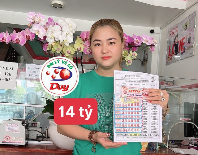 Ông Duy cho hay trong ngày vía Thần Tài, đại lý của ông cũng đổi 7 tờ vé số trúng giải đặc biệt của Công ty TNHH Một thành viên Xổ số kiến thiết tỉnh Hậu Giang.