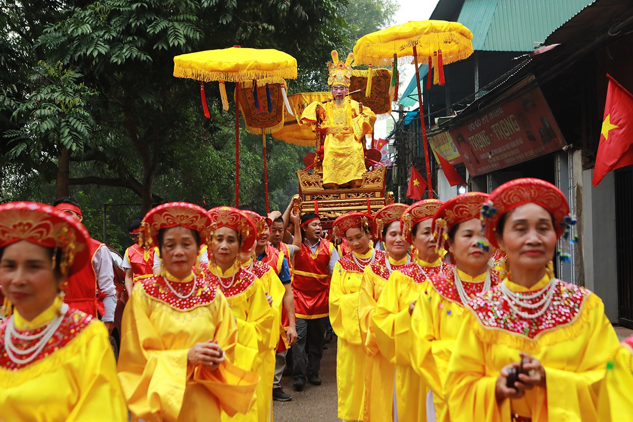 Theo ban tổ chức Lễ hội đền Sái, trong ngày chính hội, mọi người đều hóa trang, đánh phấn, mặc quần áo, đội mũ, đi hia. Năm nay, cụ&nbsp;Trần Tiến&nbsp;Tĩnh, 72 tuổi được chọn đóng “Vua”.