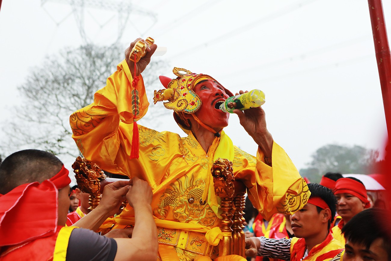 Rước “Vua, Chúa sống” náo nhiệt cả một vùng quê ngoại thành Hà Nội - 6