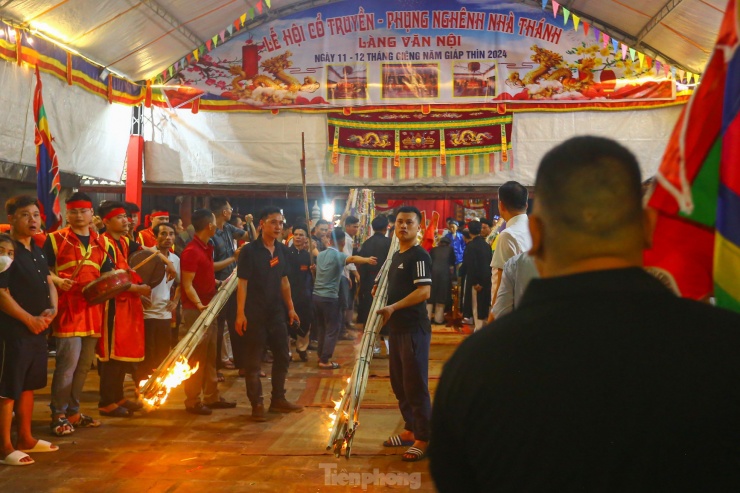 Vào các ngày 11, 12 tháng Giêng Âm lịch, nơi đây tổ chức Lễ hội cổ truyền làng Văn Nội, diễn ra các nghi thức truyền thống có giá trị như: Lễ phụng nghênh nhà thánh, lễ rước kiệu, lễ giã đám và hóa mã tại lăng mộ tướng quân Chu Bá…