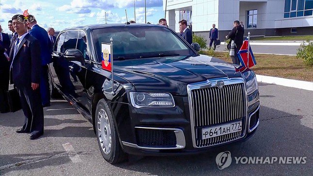 Chiếc xe limousine Aurus Senat mà Tổng thống Nga Vladimir Putin và Chủ tịch Triều Tiên Kim Jong Un sử dụng khi họ gặp nhau tại Vostochny Cosmodrome ngày 13/9/2023. (Ảnh: Yonhap)