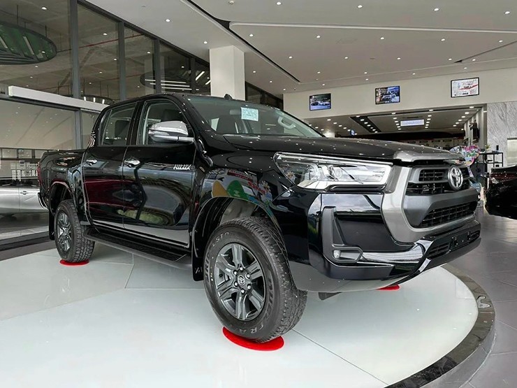 Đại lý Việt Nam nhận cọc Toyota Hilux 2024, giá dự kiến từ 700 triệu đồng - 2